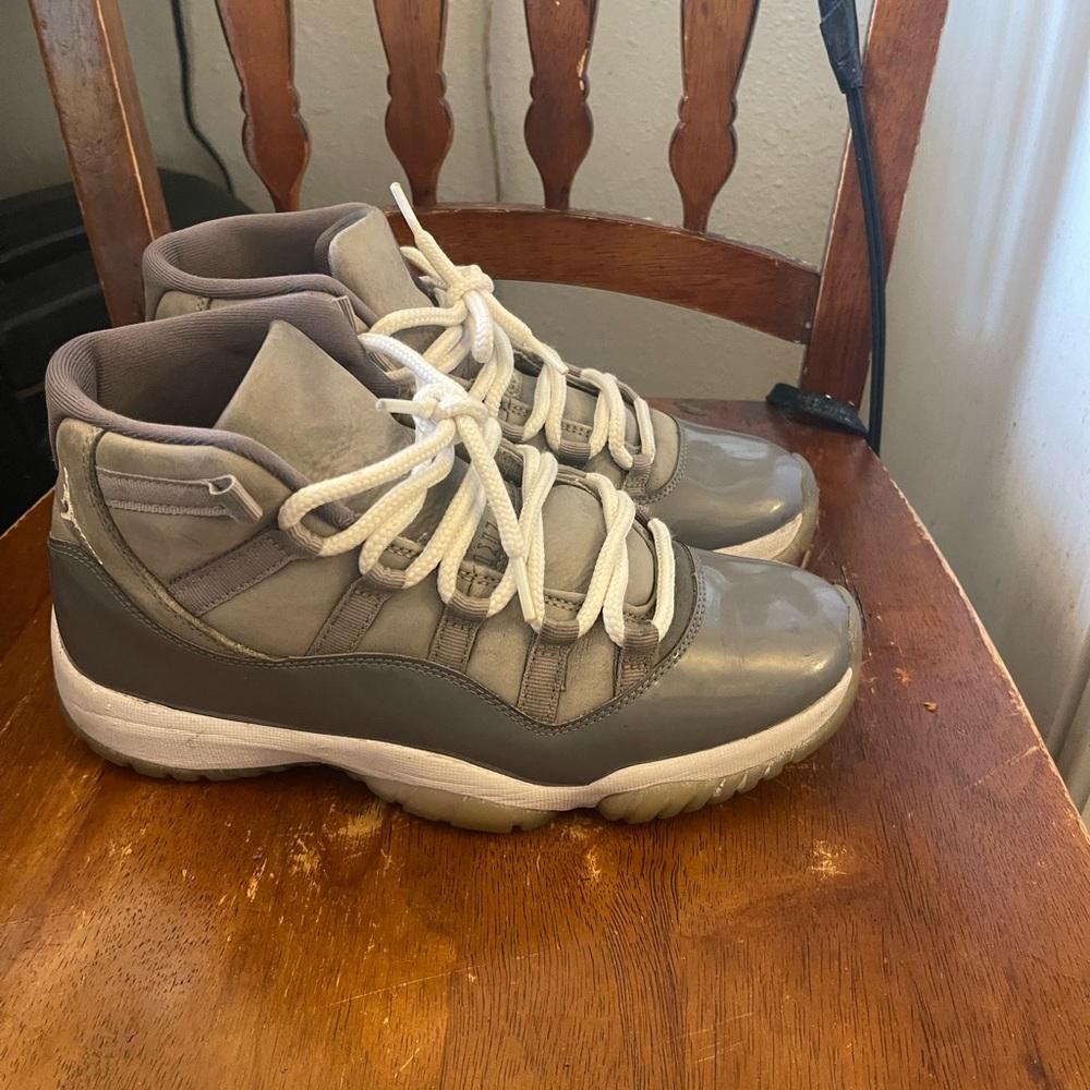 Jordan 11 cool grey with box shoes are in great condition